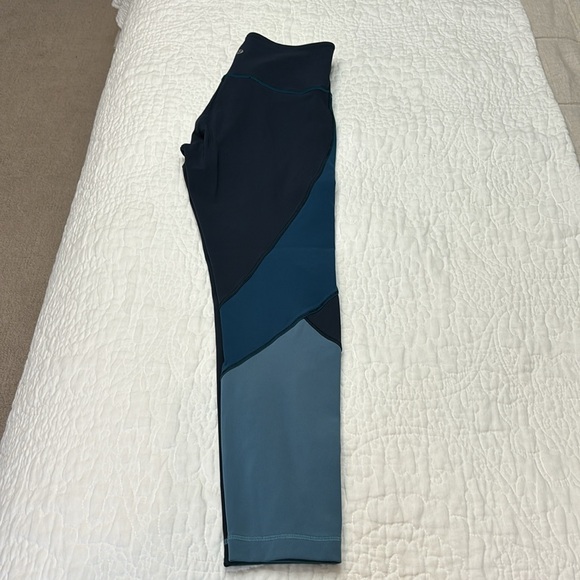 Lululemon Wunder under special edition leggings.  7/8 lengthy. - Picture 7 of 17